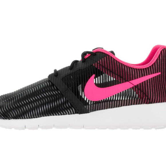 NIKE ROSHE ONE FLIGHT WEIGHT 705486 005 NWT NIKE ROSHE ONE FLIGHT WEIGHT 705486 005 NWT